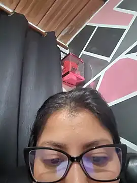 Mia-krafor online show from December 2025 10:25:02 PM