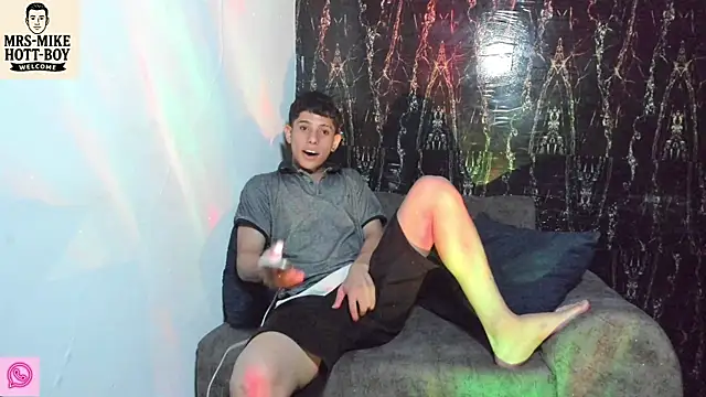 Snapshot of Mrs-mike-hott-boy chatting on December 2025 03:45:02 AM Mrs-mike-hott-boy online show from December 2025 03:45:02 AM