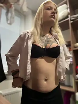 Snapshot of TeaseKitten- chatting on December 2025 05:24:01 AM TeaseKitten- online show from December 2025 05:24:01 AM