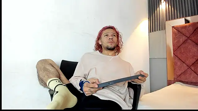 TAYSON SCOTT online show from January 2026 01:14:01 PM