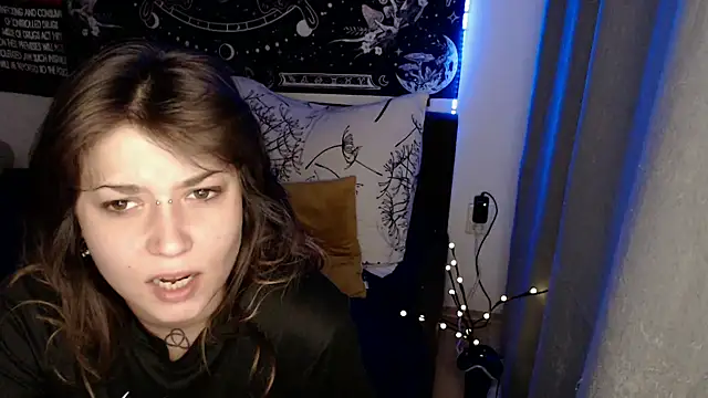 AlienforTwenty online show from June 2026 02:39:01 AM