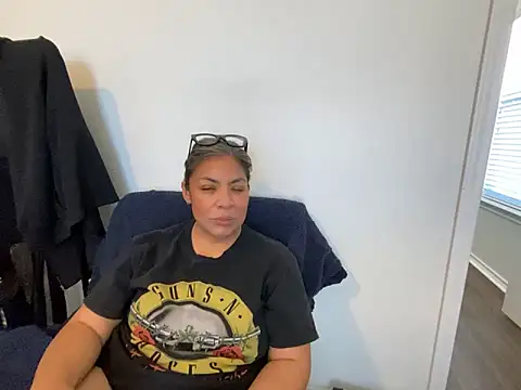 Snapshot of BettyWhispers chatting on January 2026 06:01:01 PM BettyWhispers online show from January 2026 06:01:01 PM