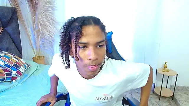 Snapshot of angelll18_ chatting on December 2025 08:48:01 PM angelll18 online show from December 2025 08:48:01 PM