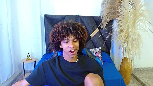 angelll18  online show from April 2026 08:14:02 PM