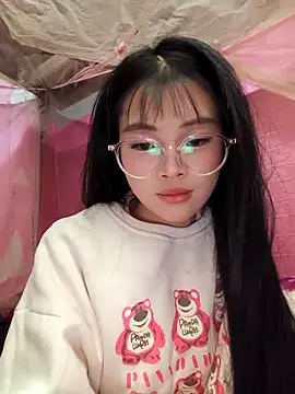 Snapshot of Quieny-x chatting on December 2025 01:49:02 PM Quieny-x online show from December 2025 01:49:02 PM