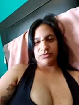 Snapshot of julietaloovee chatting on December 2025 07:31:02 PM julietaloovee online show from December 2025 07:31:02 PM