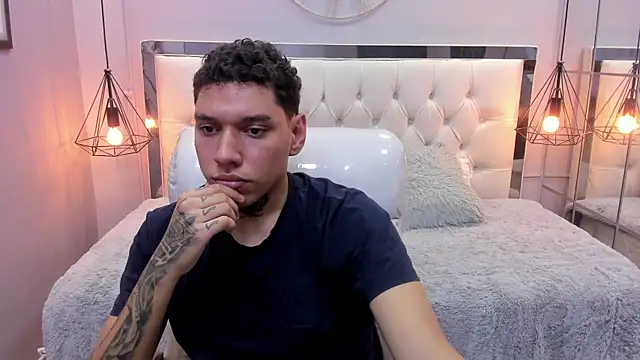 Snapshot of drake_miller7 chatting on December 2025 03:56:02 AM drake miller7 online show from December 2025 03:56:02 AM