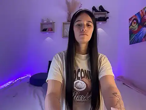 emilyn1823 online show from December 2025 04:03:02 PM