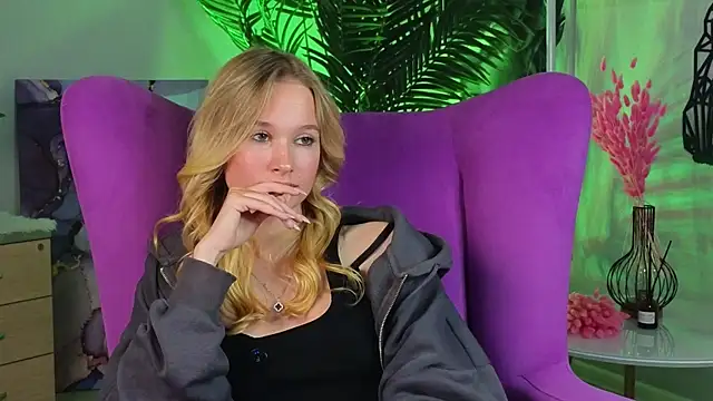 Snapshot of ElizFait chatting on December 2025 11:04:02 AM ElizFait online show from December 2025 11:04:02 AM