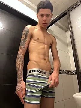 Snapshot of Danseuz chatting on December 2025 03:39:01 PM Danseuz online show from December 2025 03:39:01 PM