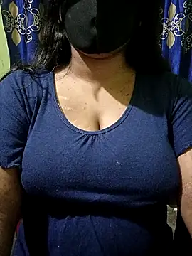 Queen-Tisha-Moni online show from December 2025 04:11:01 PM