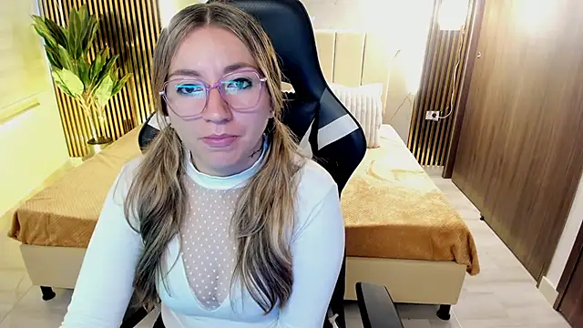 Violeta Dream  online show from December 2025 02:43:02 PM