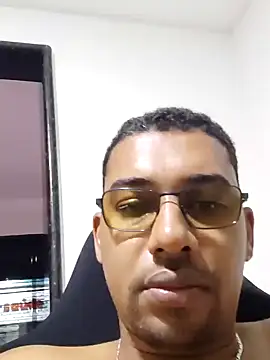 Snapshot of Reis001122 chatting on July 2026 03:30:02 AM Reis001122 online show from July 2026 03:30:02 AM