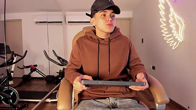  TaylorBlack online show from April 2026 11:25:01 AM