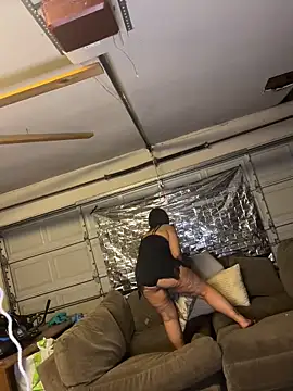 Rayvenveil online show from April 2026 07:00:02 AM