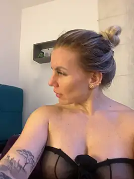 Snapshot of Natalia_Fit chatting on April 2026 05:14:02 AM Natalia Fit online show from April 2026 05:14:02 AM