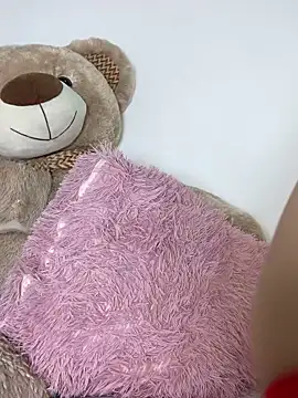 Snapshot of Aleja_oficial chatting on December 2025 10:05:02 PM Aleja oficial online show from December 2025 10:05:02 PM