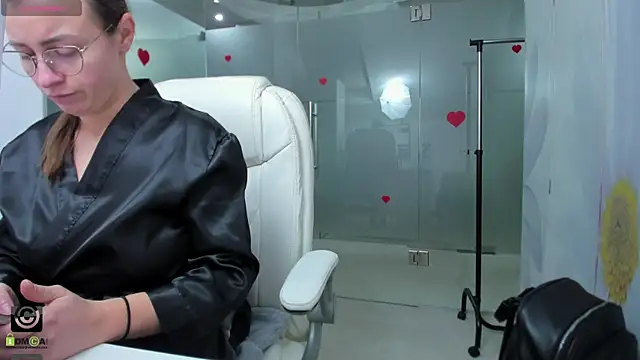 Snapshot of missdominna chatting on January 2026 03:54:01 AM missdominna online show from January 2026 03:54:01 AM