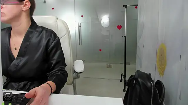 Snapshot of missdominna chatting on January 2026 03:54:02 AM missdominna online show from January 2026 03:54:02 AM