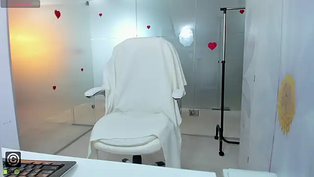 Snapshot of missdominna chatting on February 2026 04:00:02 AM missdominna online show from February 2026 04:00:02 AM