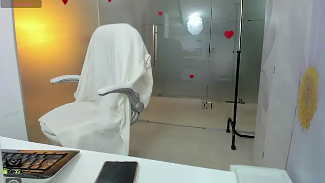 Snapshot of missdominna chatting on February 2026 04:05:02 AM missdominna online show from February 2026 04:05:02 AM