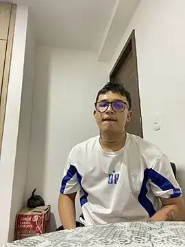 Snapshot of Andyhotsohw chatting on December 2025 06:51:01 AM Andyhotsohw online show from December 2025 06:51:01 AM