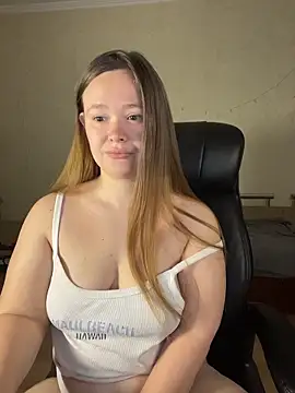 Snapshot of CaramelleSugarr chatting on May 2026 06:57:02 PM CaramelleSugarr online show from May 2026 06:57:02 PM