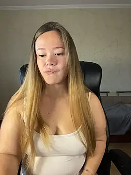 Snapshot of CaramelleSugarr chatting on July 2026 05:17:01 PM CaramelleSugarr online show from July 2026 05:17:01 PM