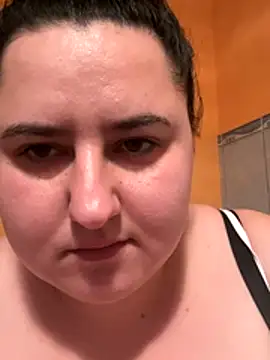 LOVE LIEBE online show from December 2025 04:35:02 PM