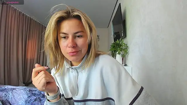 Roxi Joy online show from May 2026 06:54:02 AM