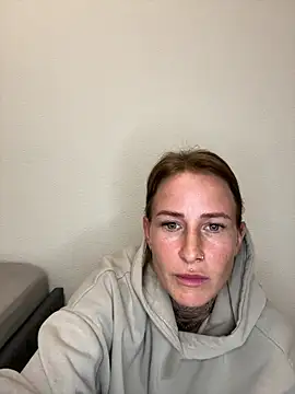 Klarry69 online show from April 2026 07:58:02 PM