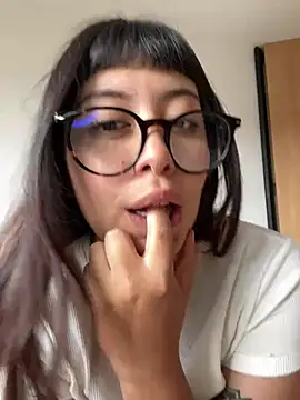 Snapshot of justmariee chatting on May 2026 03:53:02 PM justmariee online show from May 2026 03:53:02 PM