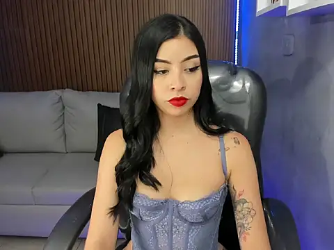 Liz bohemia   online show from April 2026 09:32:01 PM