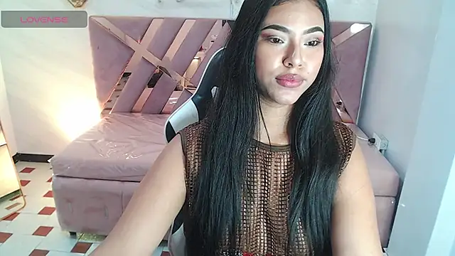 Snapshot of Kendall_Queen_v chatting on December 2025 12:06:01 AM Kendall Queen v online show from December 2025 12:06:01 AM