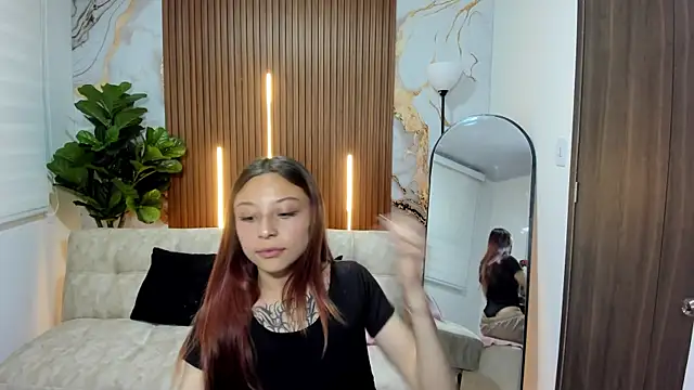 Snapshot of Nickie_reed_ chatting on December 2025 08:15:02 PM Nickie reed online show from December 2025 08:15:02 PM