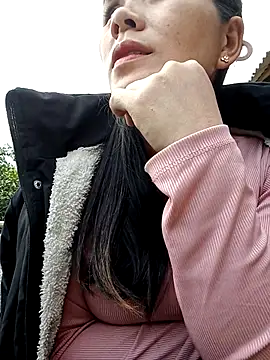 Snapshot of Uzi-na chatting on December 2025 09:15:02 AM Uzi-na online show from December 2025 09:15:02 AM