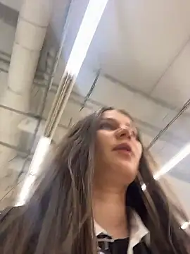 Niki Hug online show from January 2026 06:04:01 AM