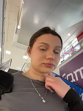 Niki Hug online show from January 2026 11:37:02 AM