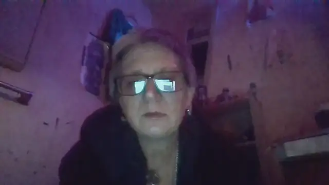 Snapshot of becky1111 chatting on April 2026 06:13:01 AM becky1111 online show from April 2026 06:13:01 AM