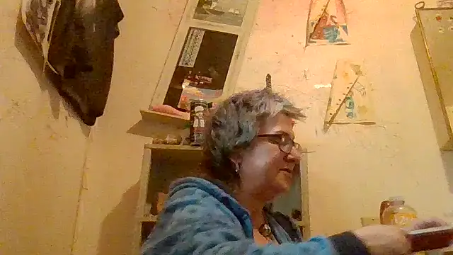 Snapshot of becky1111 chatting on April 2026 12:29:02 PM becky1111 online show from April 2026 12:29:02 PM