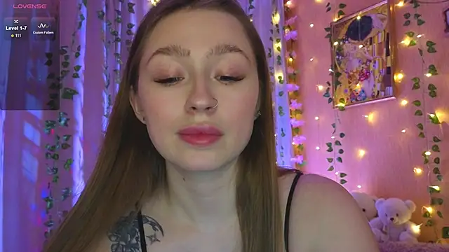 tease mee now online show from December 2025 05:09:01 PM