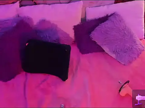 Snapshot of isabellagiirl chatting on December 2025 03:51:02 PM isabellagiirl online show from December 2025 03:51:02 PM