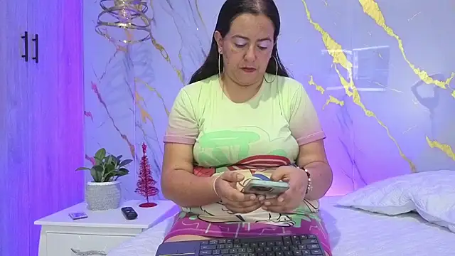 Snapshot of evelyn_harpeery chatting on January 2026 10:19:01 AM evelyn harpeery online show from January 2026 10:19:01 AM