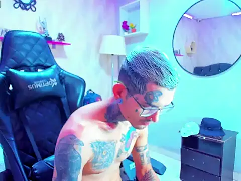 Boy tatto77 online show from January 2026 04:00:01 PM