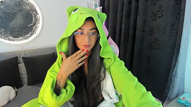 Snapshot of luna_martii chatting on January 2026 05:31:01 AM luna martii online show from January 2026 05:31:01 AM