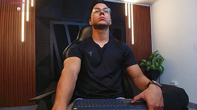 Noah Clarkk online show from February 2026 11:42:02 PM