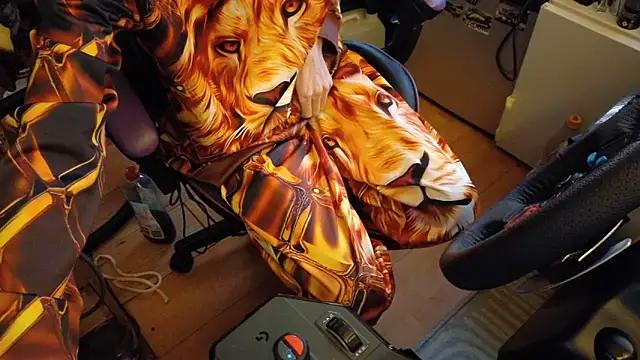 Gay-Versaut online show from May 2026 07:10:02 PM