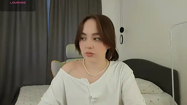 fallin lovee online show from April 2026 02:23:01 PM