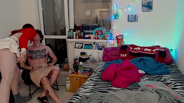 Snapshot of MaryJane_x_Peter chatting on December 2025 02:02:02 PM MaryJane x Peter online show from December 2025 02:02:02 PM