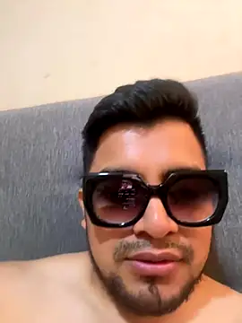 Manueldow1 online show from December 2025 06:03:02 PM